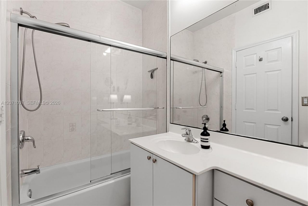 6142 NW 115th Pl, Unit 324, Doral, FL 33178 Photo
