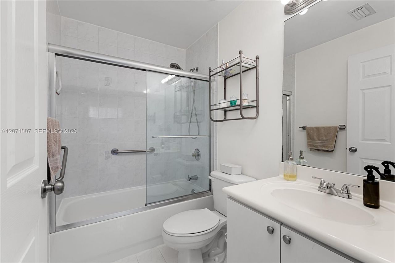 6142 NW 115th Pl, Unit 324, Doral, FL 33178 Photo