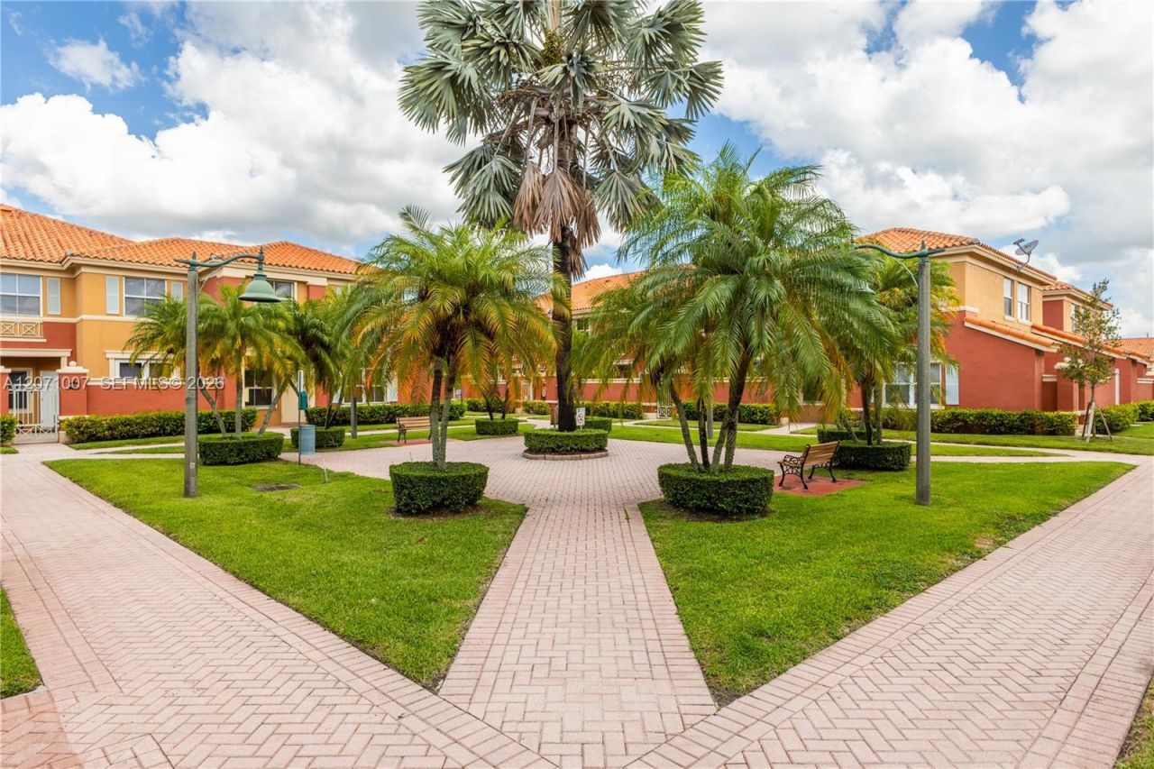 6142 NW 115th Pl, Unit 324, Doral, FL 33178 Photo