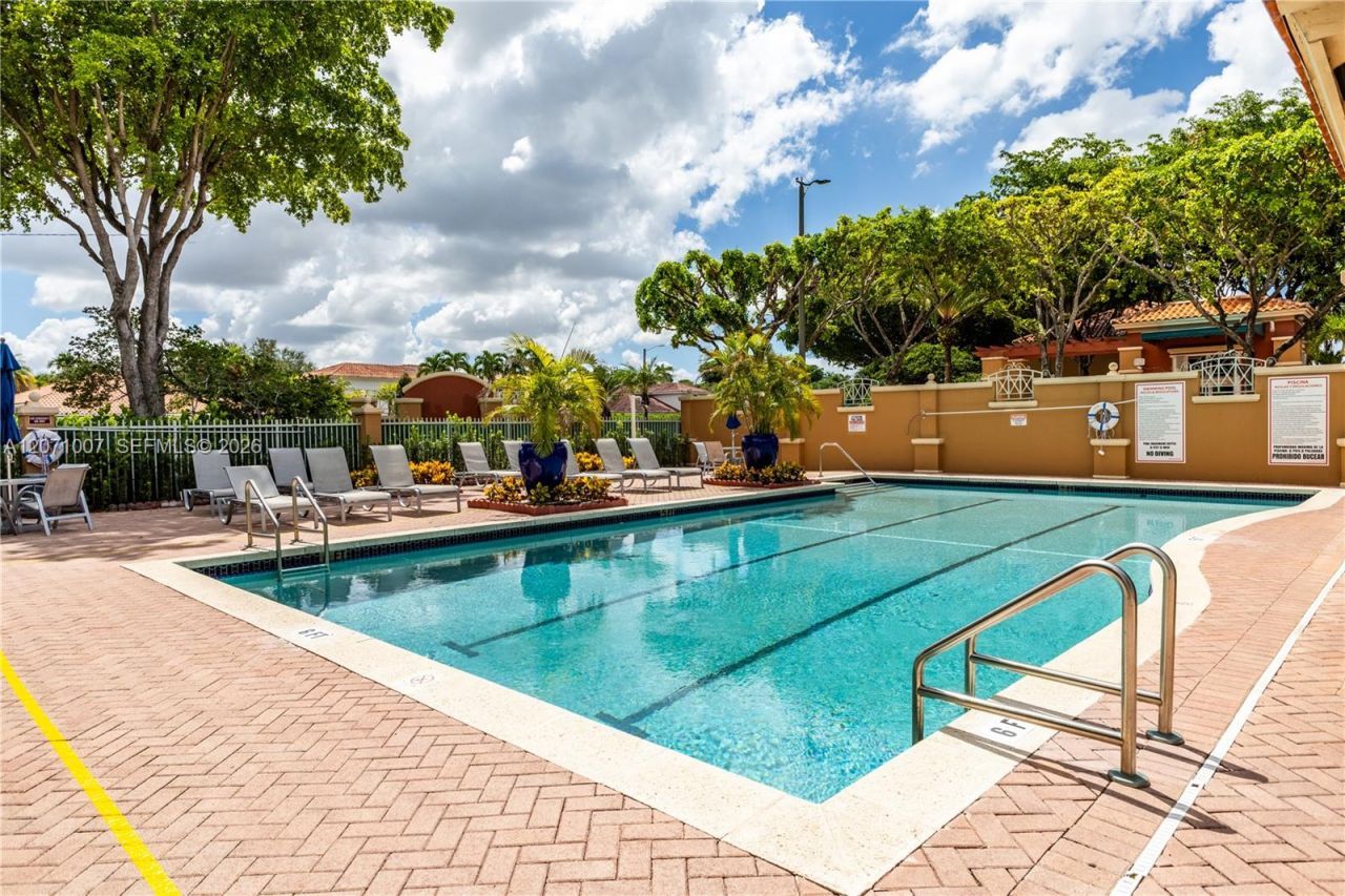 6142 NW 115th Pl, Unit 324, Doral, FL 33178 Photo