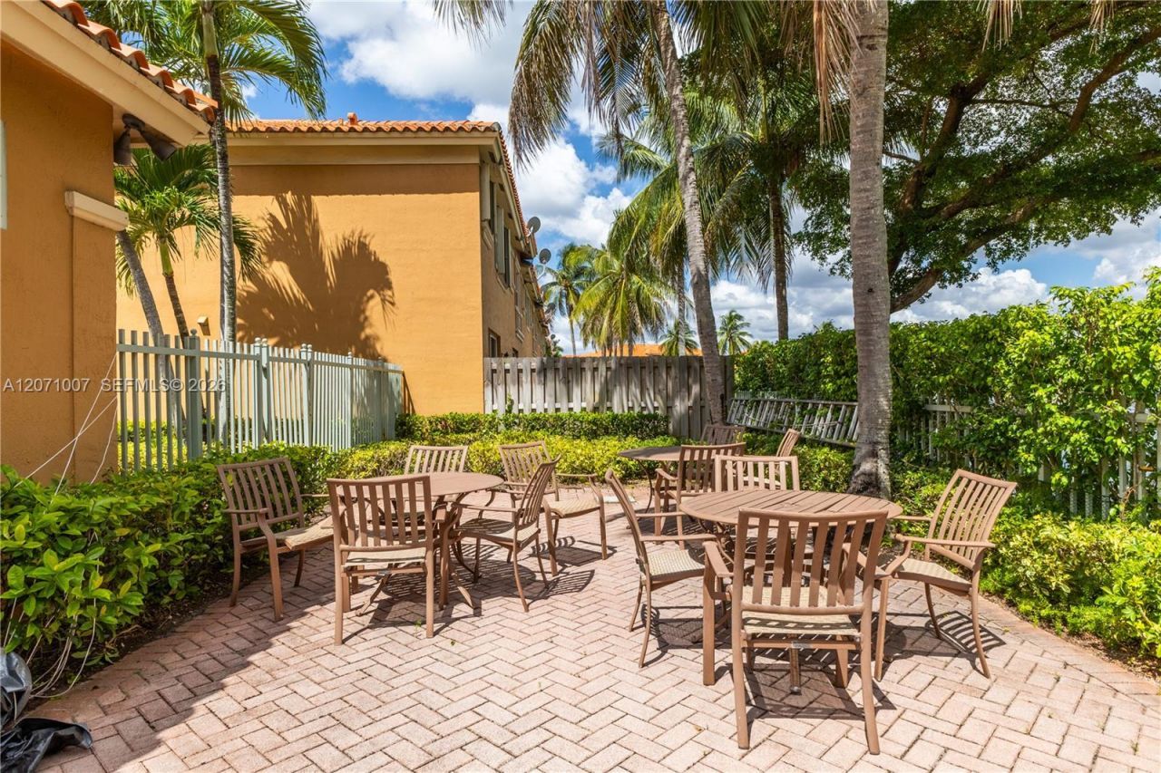 6142 NW 115th Pl, Unit 324, Doral, FL 33178 Photo