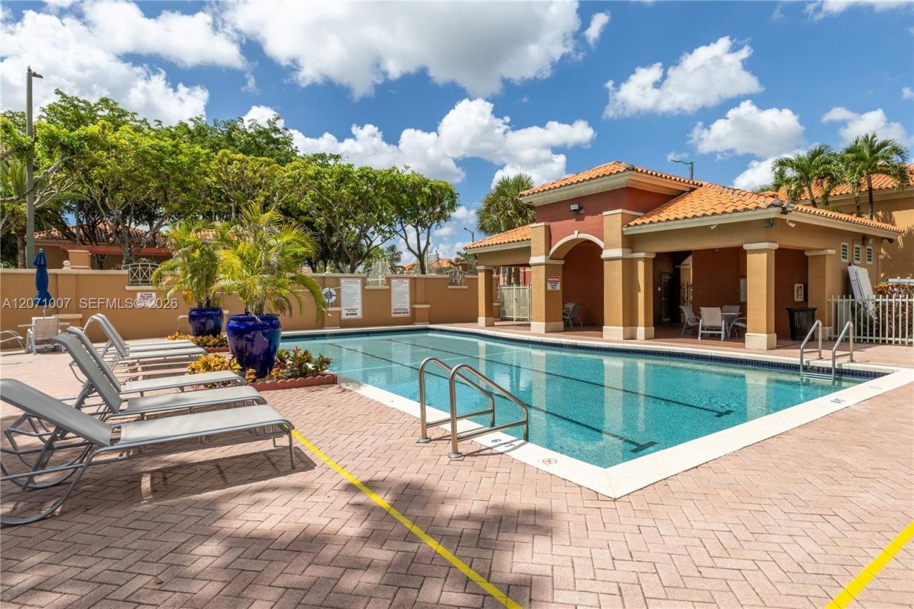 6142 NW 115th Pl, Unit 324, Doral, FL 33178 Photo