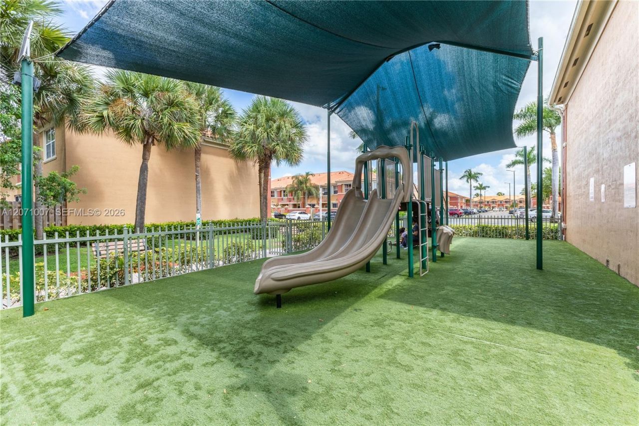 6142 NW 115th Pl, Unit 324, Doral, FL 33178 Photo