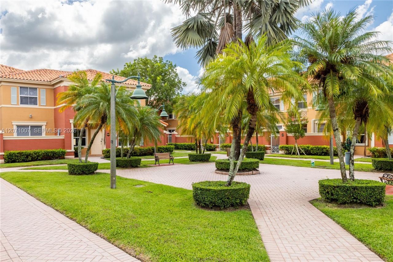 6142 NW 115th Pl, Unit 324, Doral, FL 33178 Photo