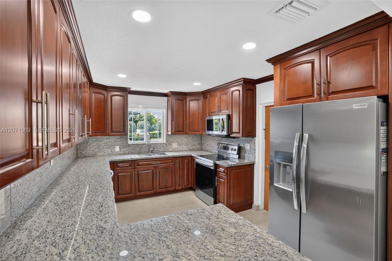 6010 SW 19 St , Unit 6010, Miami, FL 33155 Photo