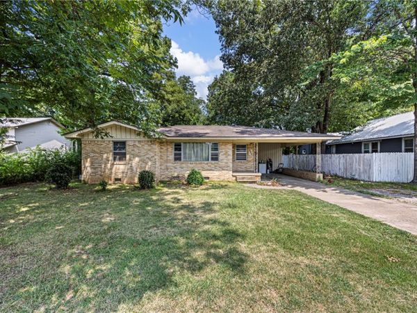 235 E L Street , Russellville, AR 72801
