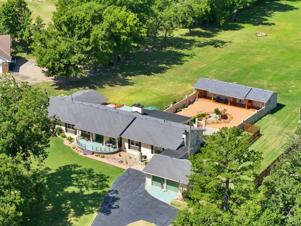 735 W Holiday Lane, Claremore, OK 74017