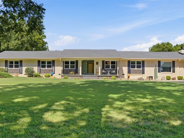 735 W Holiday Lane, Claremore, OK 74017