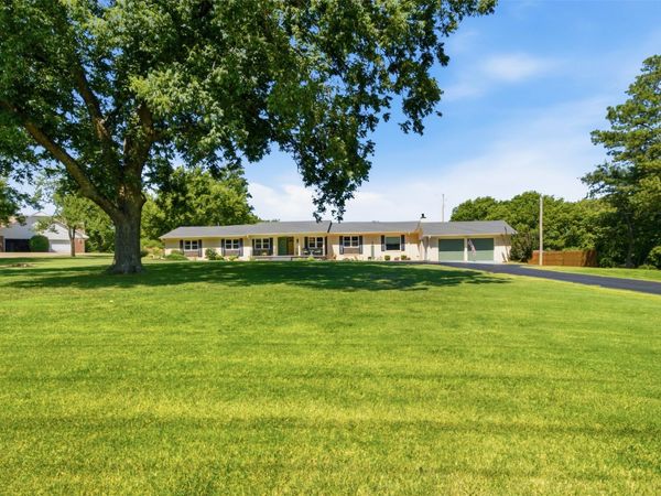 735 W Holiday Lane, Claremore, OK 74017