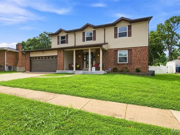 738 Peal Drive , St Louis, MO 63125