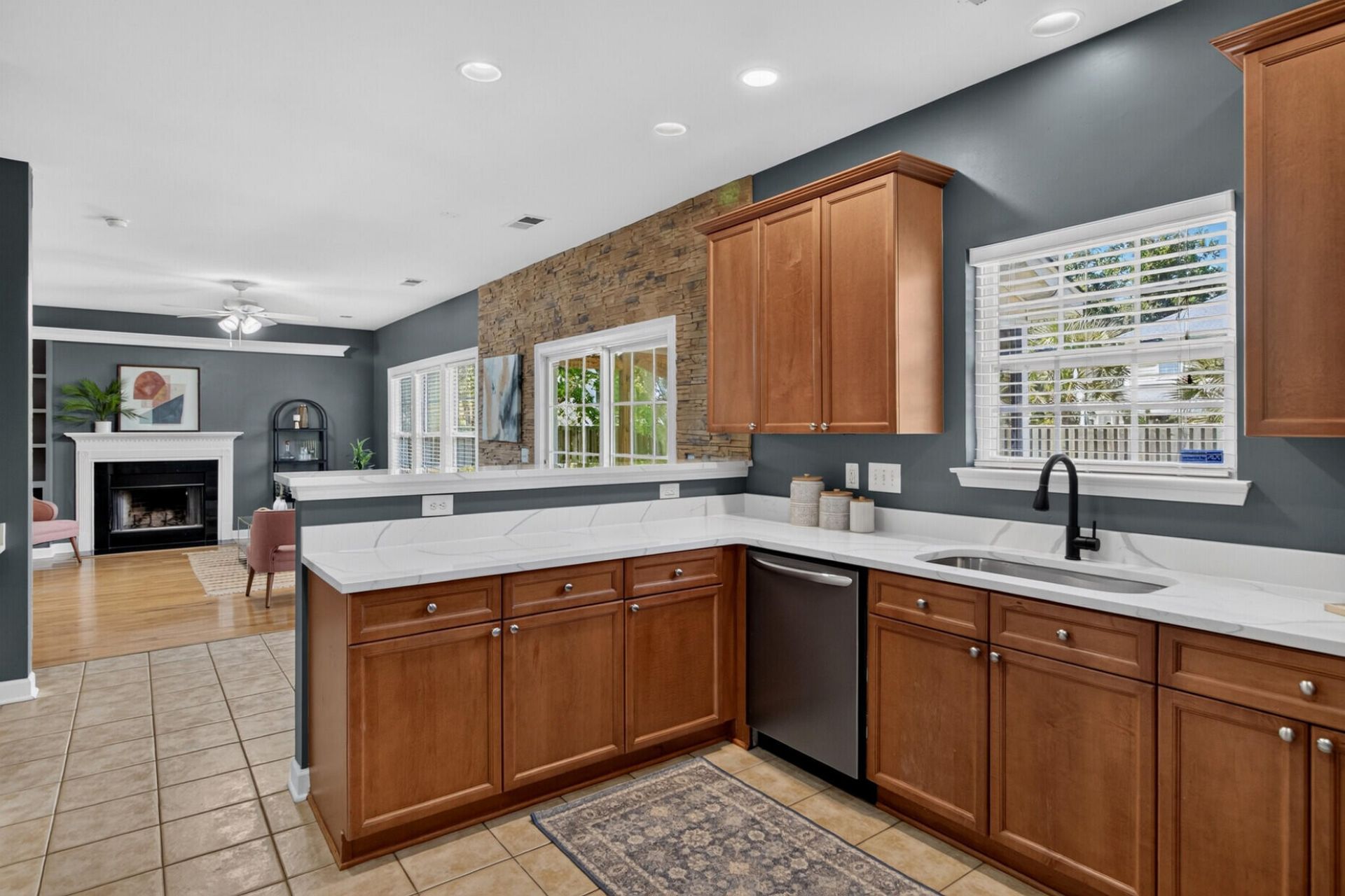 1038 Sterling Lane Photo 5