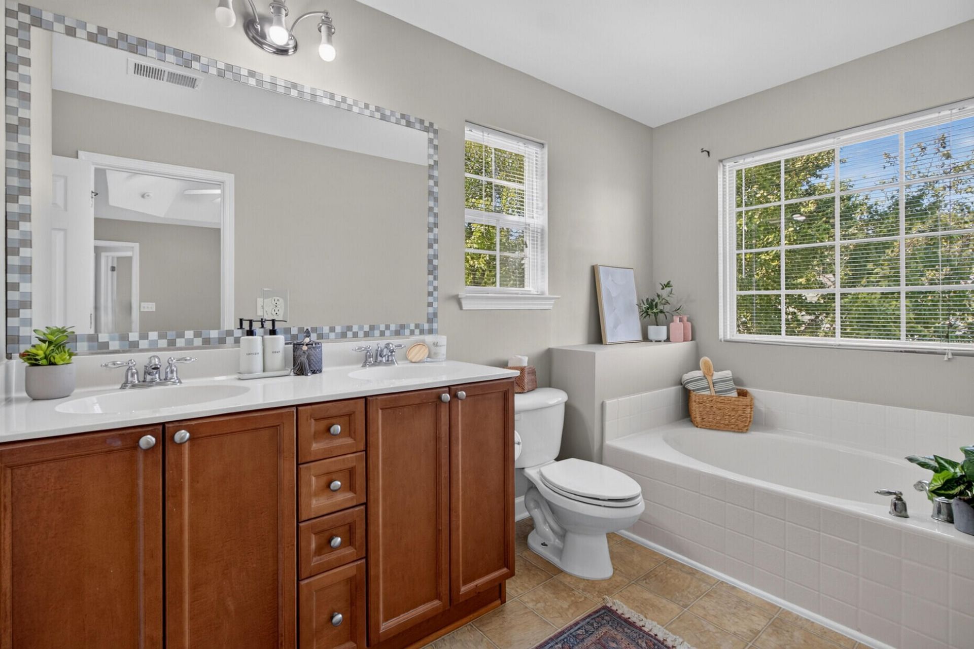 1038 Sterling Lane Photo 7