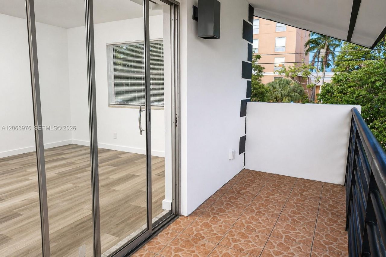 411 SE 10th St , Unit 4, Hallandale Beach, FL 33009 Photo