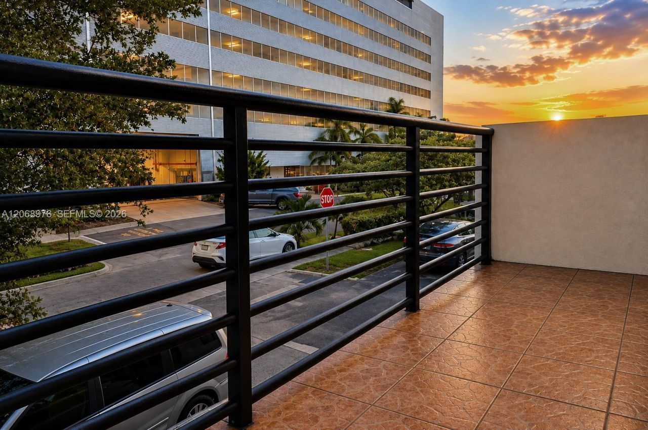 411 SE 10th St , Unit 4, Hallandale Beach, FL 33009 Photo