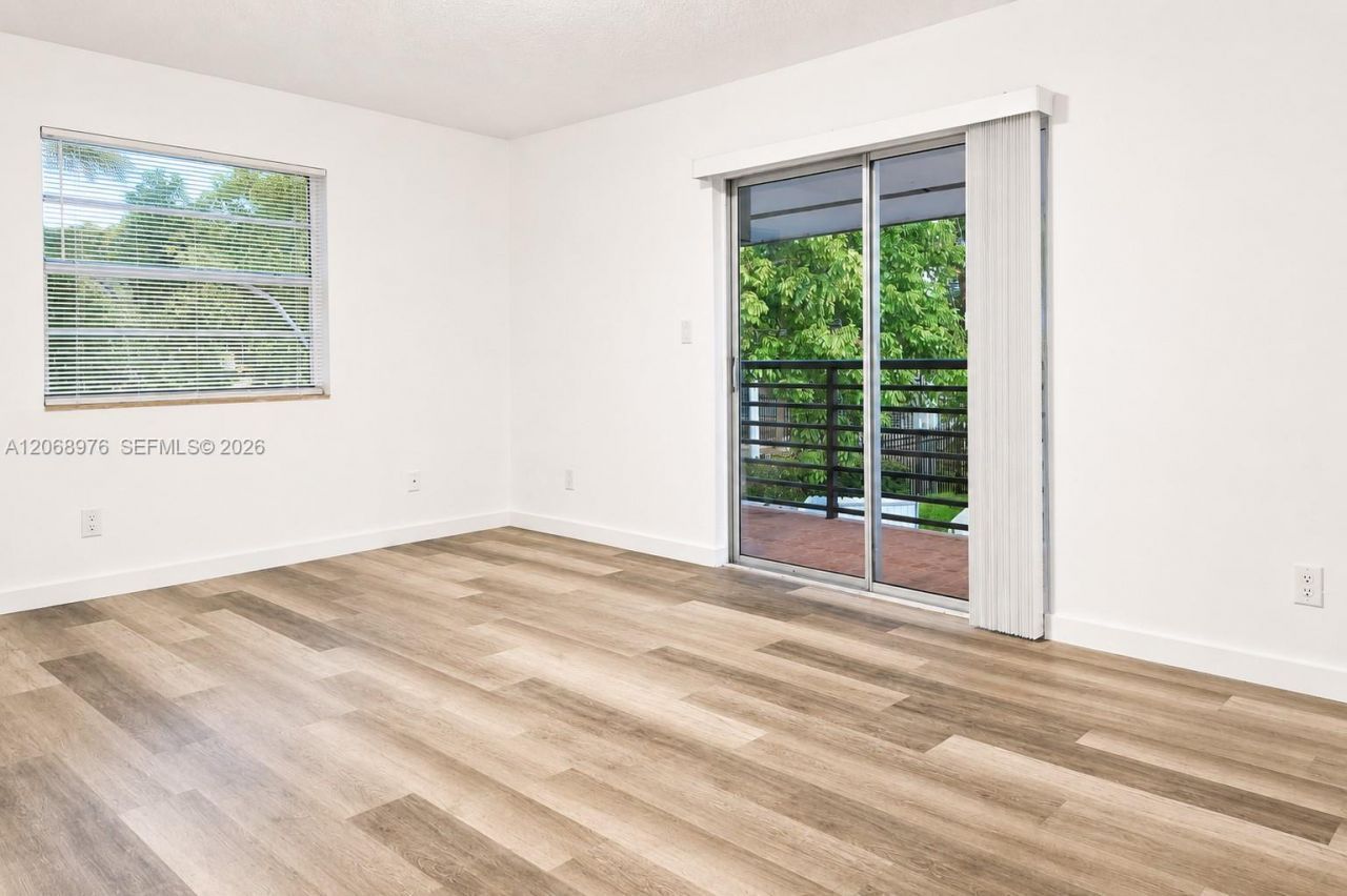 411 SE 10th St , Unit 4, Hallandale Beach, FL 33009 Photo