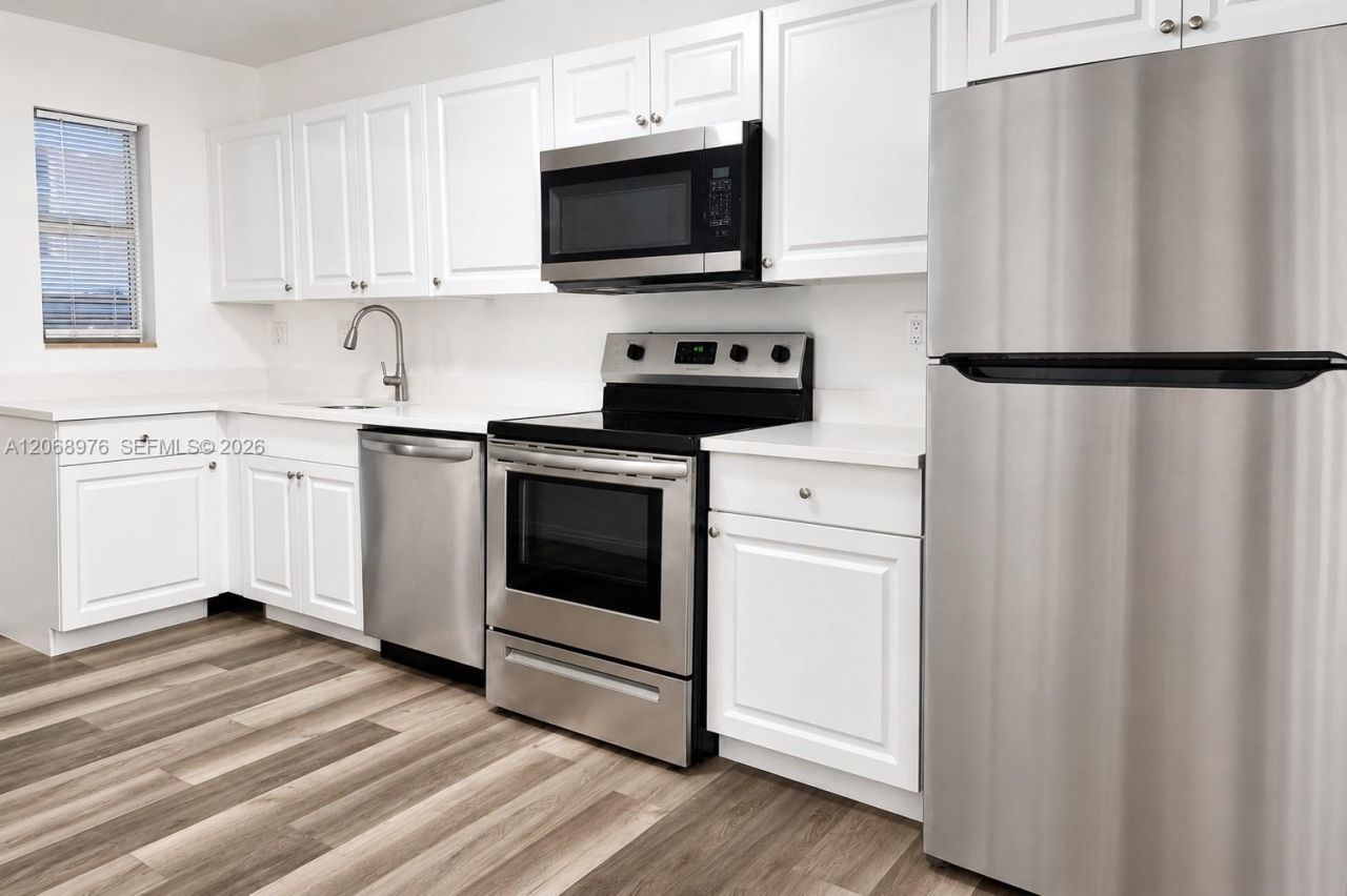 411 SE 10th St , Unit 4, Hallandale Beach, FL 33009 Photo