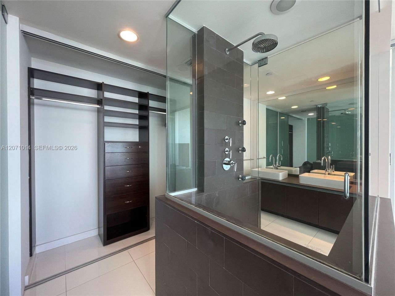 1040 Biscayne Blvd , Unit 3305, Miami, FL 33132 Photo