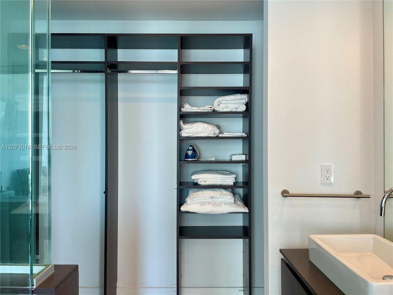 1040 Biscayne Blvd , Unit 3305, Miami, FL 33132 Photo