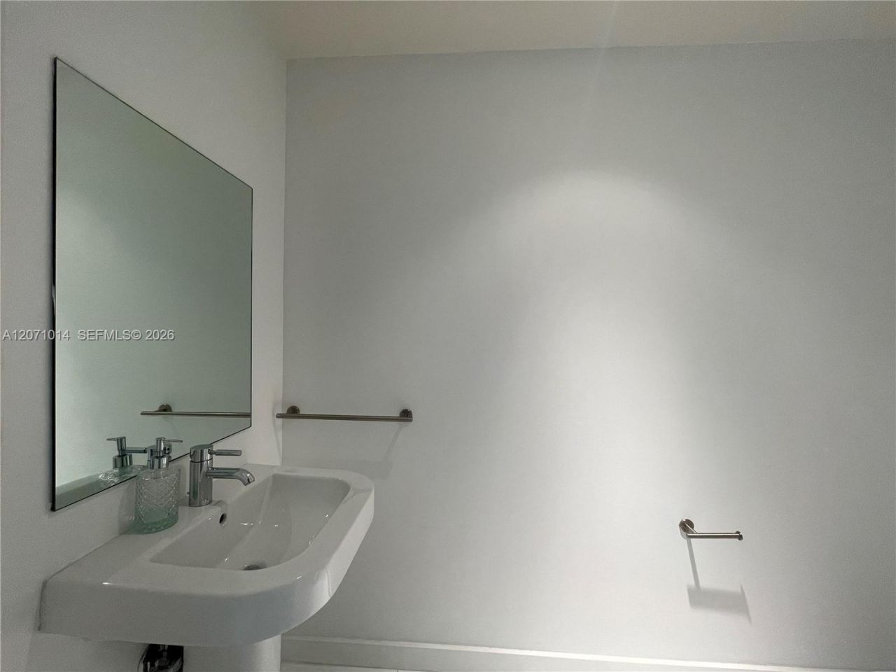 1040 Biscayne Blvd , Unit 3305, Miami, FL 33132 Photo