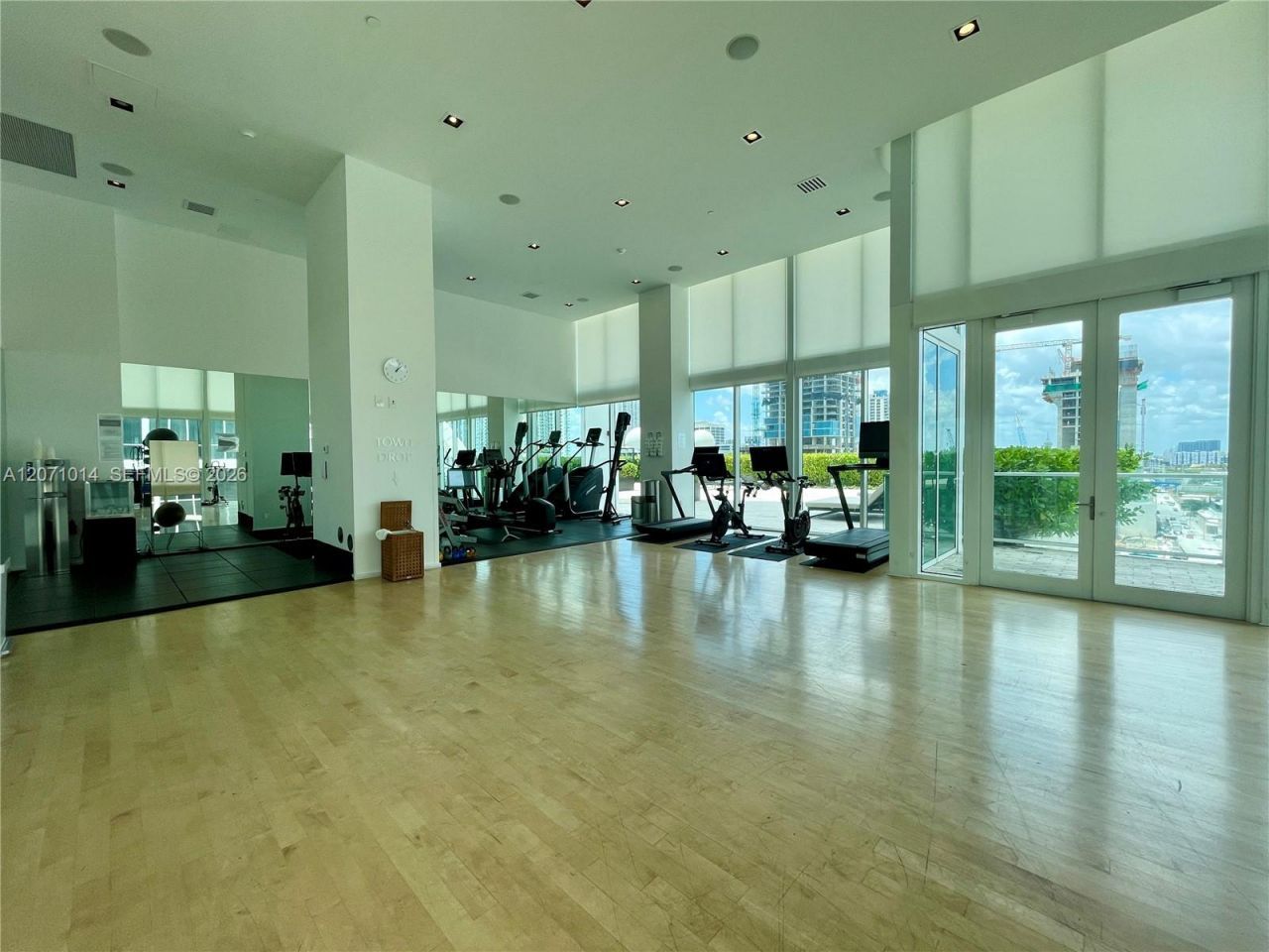 1040 Biscayne Blvd , Unit 3305, Miami, FL 33132 Photo