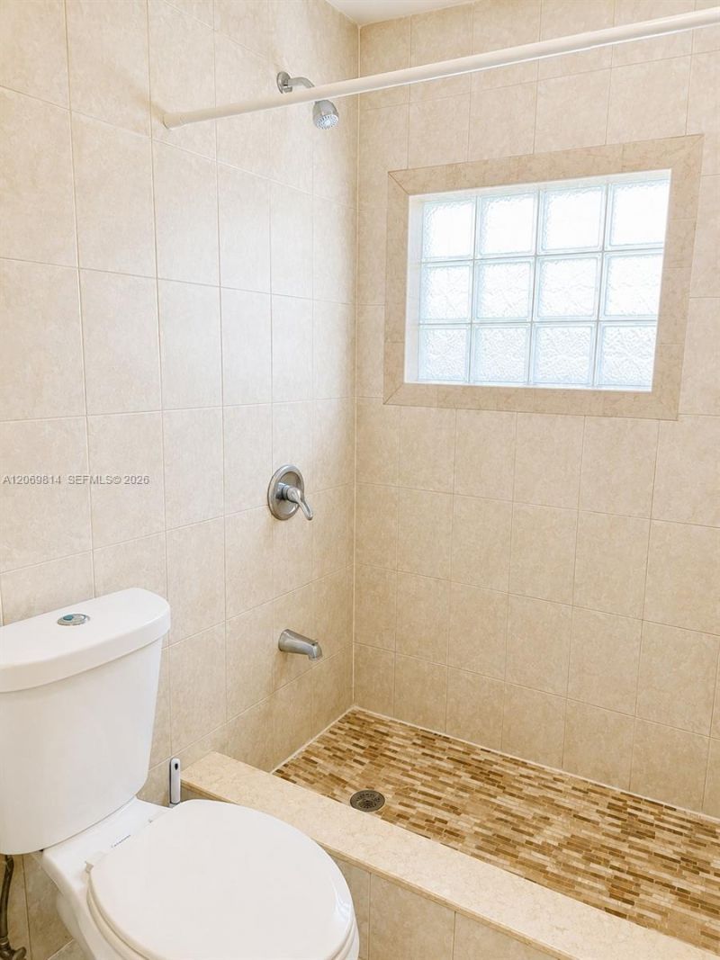 325 NE 108th St, Miami, FL 33161 Photo