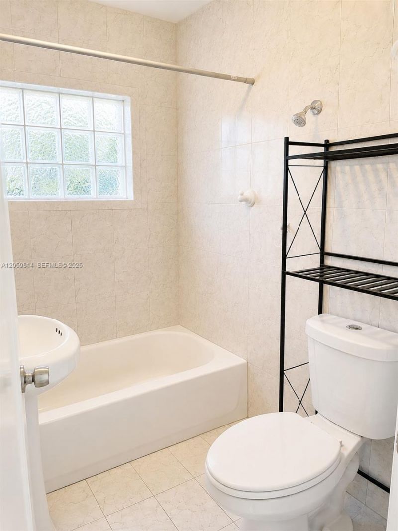 325 NE 108th St, Miami, FL 33161 Photo