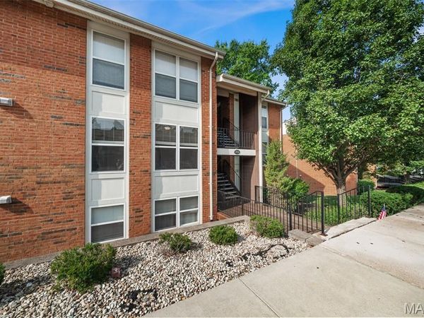 1934 Greenpoint Drive , Unit 203, Kirkwood, MO 63122