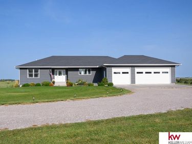 114 Sunset Drive, Hebron, NE 68370