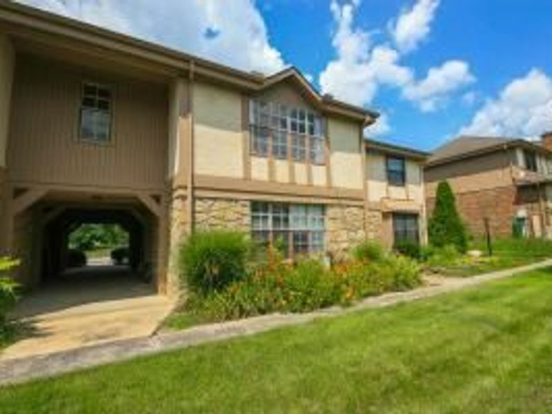 92 Stornoway Drive W, Unit 92B, Columbus, OH 43213 Photo 1