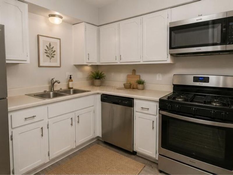92 Stornoway Drive W, Unit 92B, Columbus, OH 43213 Photo 8