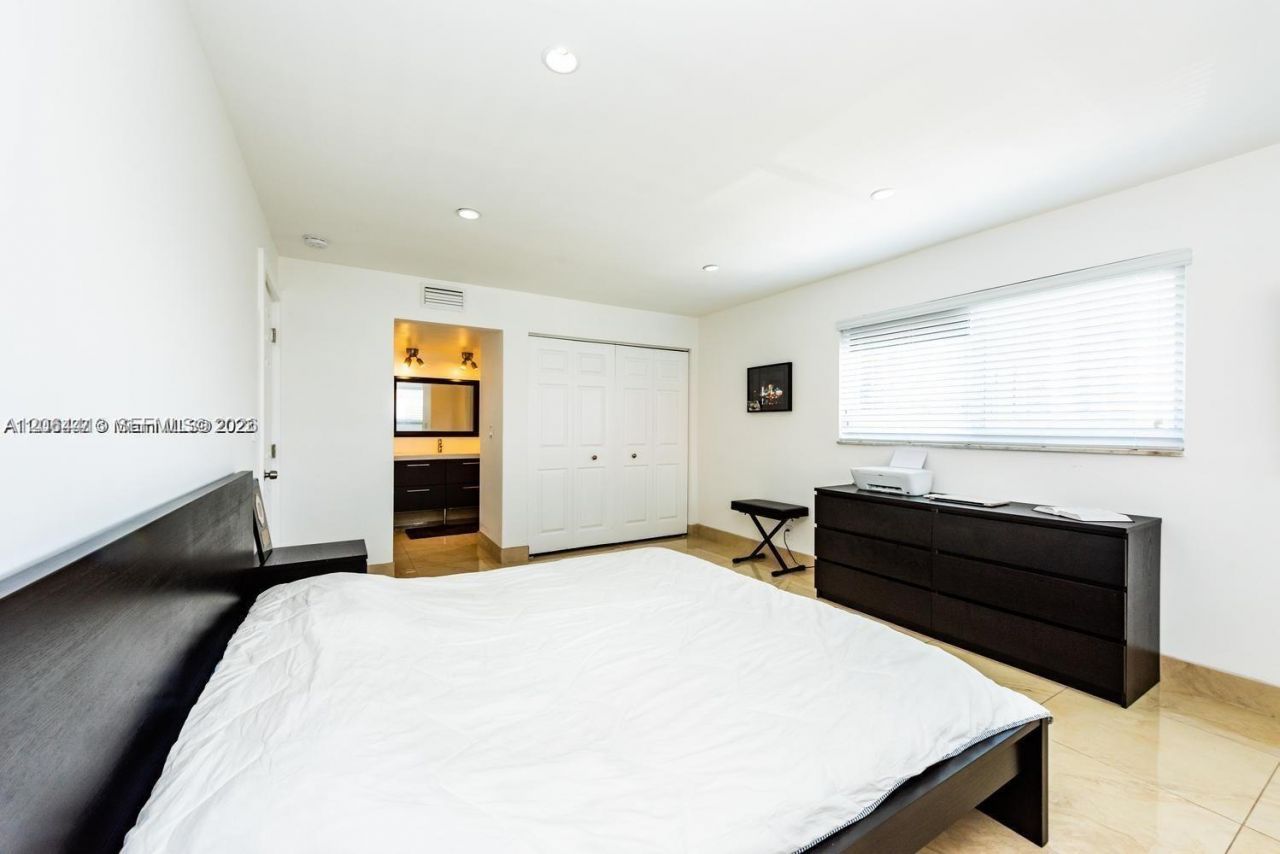 2081 S Ocean Dr , Unit 411, Hallandale Beach, FL 33009 Photo