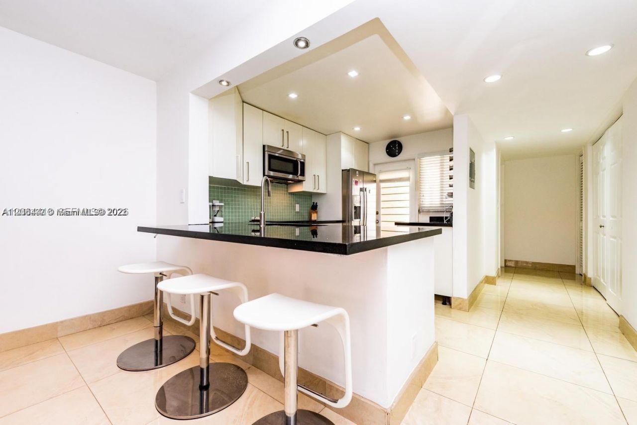 2081 S Ocean Dr , Unit 411, Hallandale Beach, FL 33009 Photo