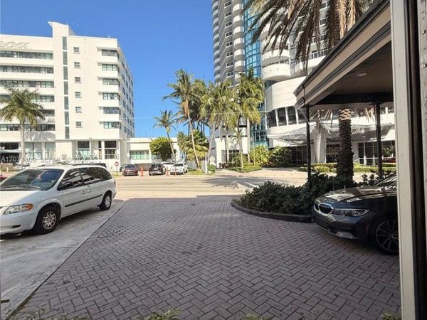 6300 Collins Ave , Miami Beach, FL 33141
