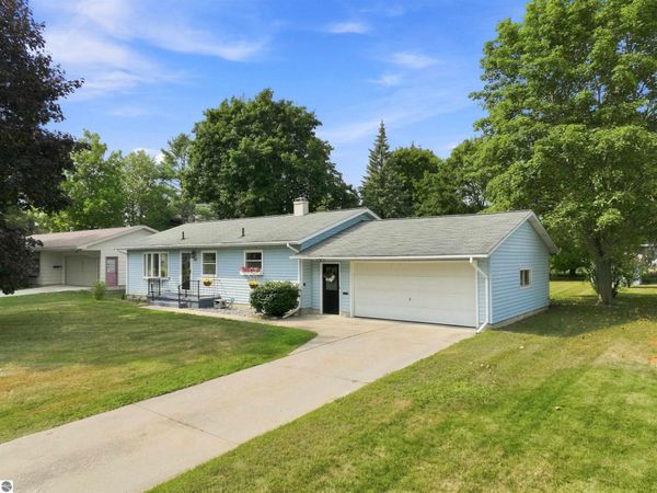 714 Sunset Lane, Cadillac, MI 49601
