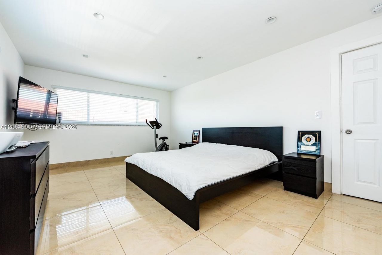 2081 S Ocean Dr , Unit 411, Hallandale Beach, FL 33009 Photo