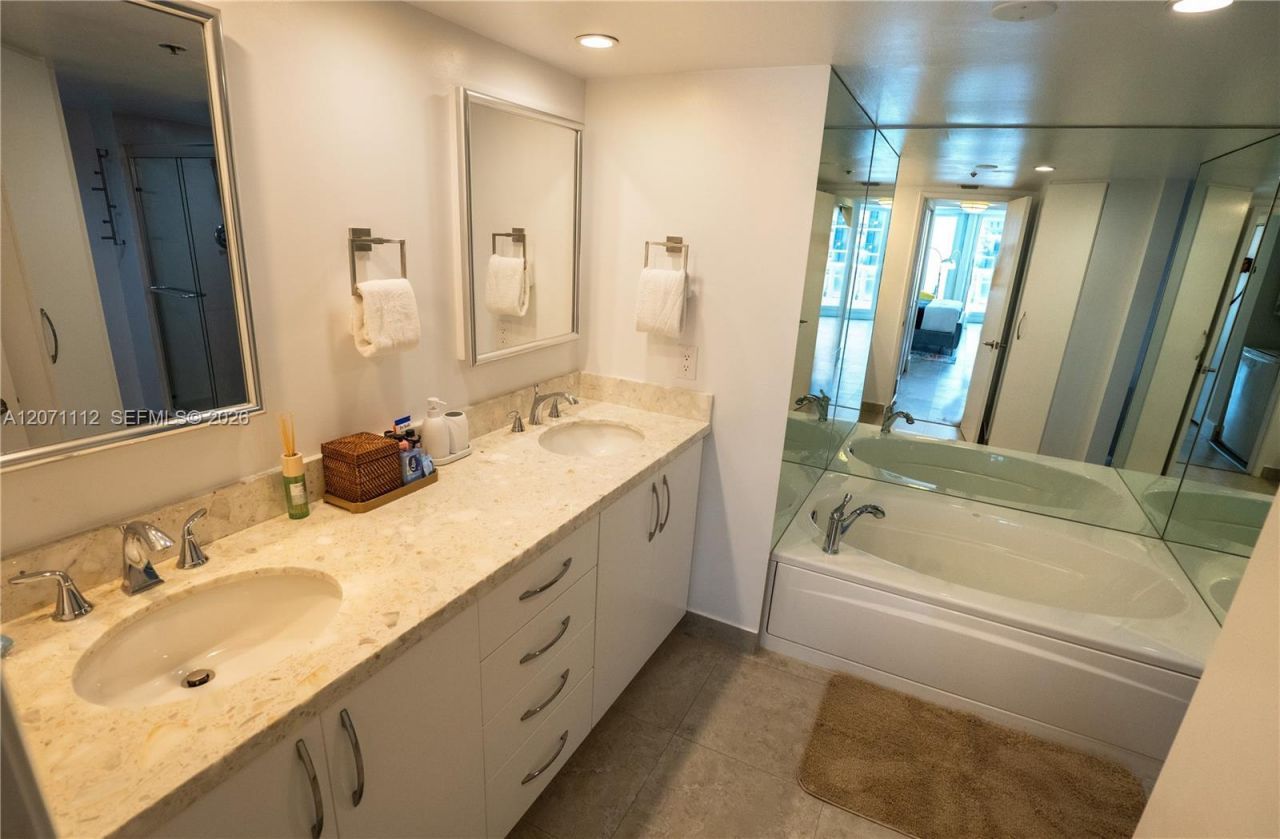 1717 N Bayshore Dr, Unit A-3157, Miami, FL 33132 Photo