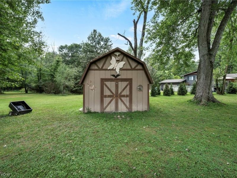 615 Salt Springs Road, Warren, OH 44440 Photo 11