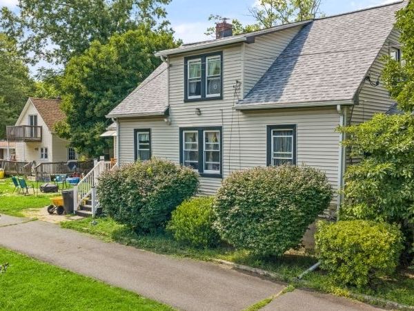192 Deans Ln, South Brunswick, NJ 08852