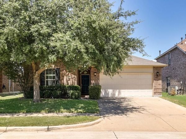 807 Bastrop Drive, Arlington, TX 76002