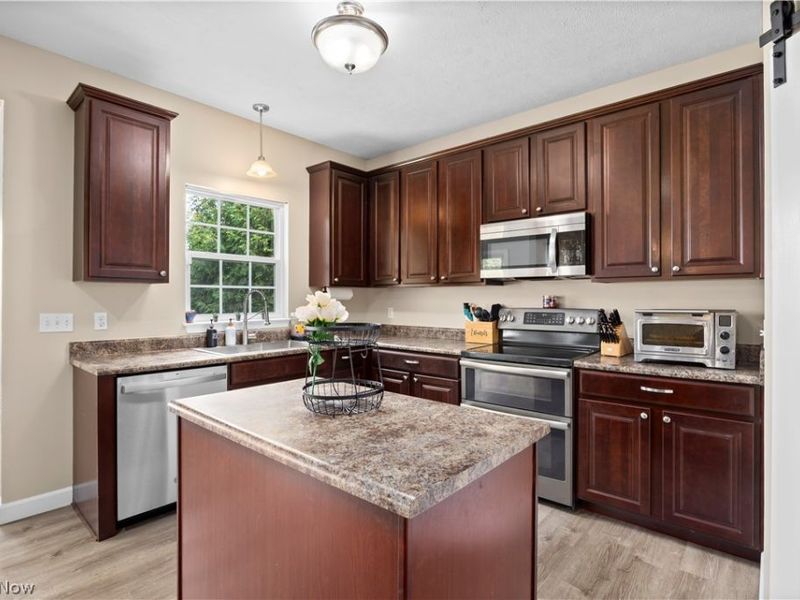 37970 Terrell Drive, North Ridgeville, OH 44039 Photo 2