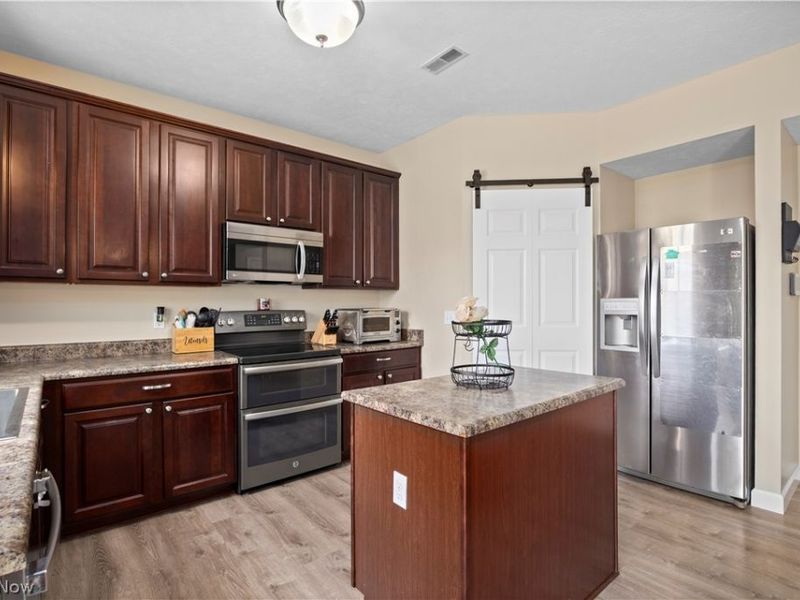 37970 Terrell Drive, North Ridgeville, OH 44039 Photo 3