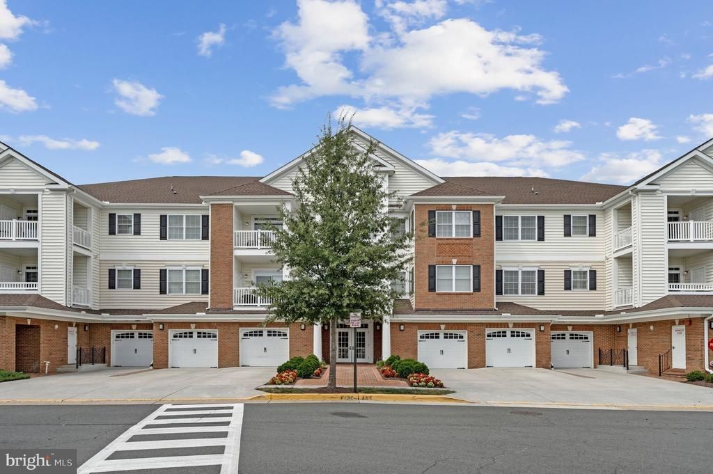 15140 Heather Mill Lane, Unit 404, Haymarket, VA 20169 Main Photo