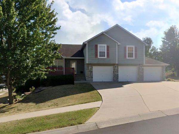 1301 Sawgrass Drive, Grain Valley, MO 64029