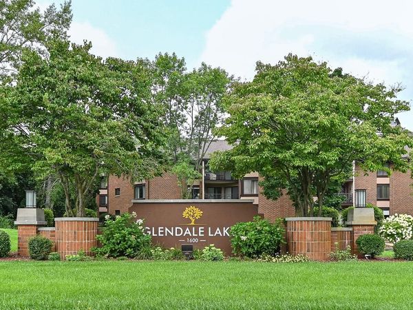 1600 W Green Tree ROAD, Unit 130, Glendale, WI 53209