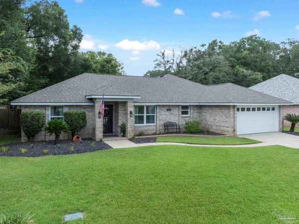 1621 Colwyn Dr, Cantonment, FL 32533