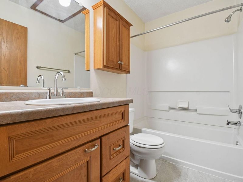186 Macfalls Way, Unit 17B, Blacklick, OH 43004 Photo 13