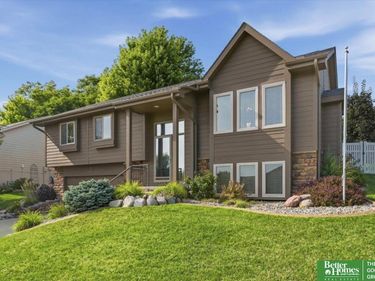 302 Carly Circle, Council Bluffs, IA 51503