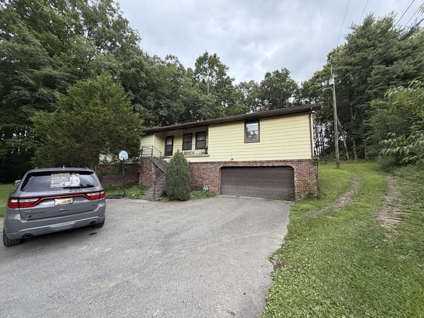 425 Grill RD, BECKLEY, WV 25801