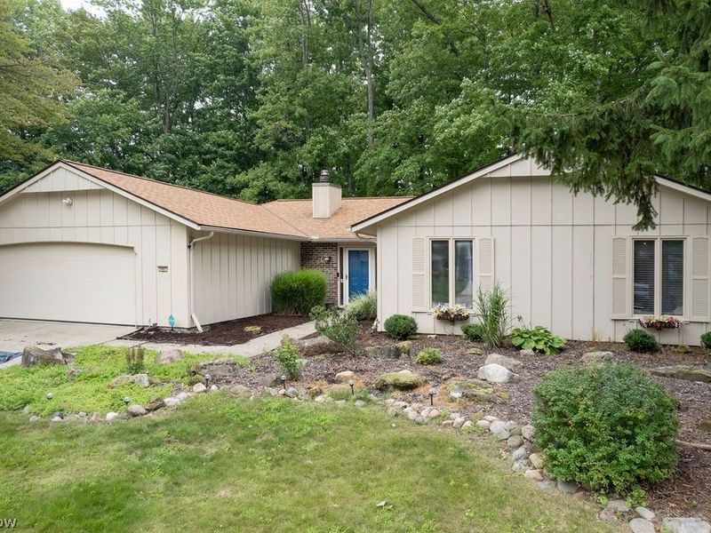 5901 Hawthorne Hollow, North Ridgeville, OH 44039 Photo 2