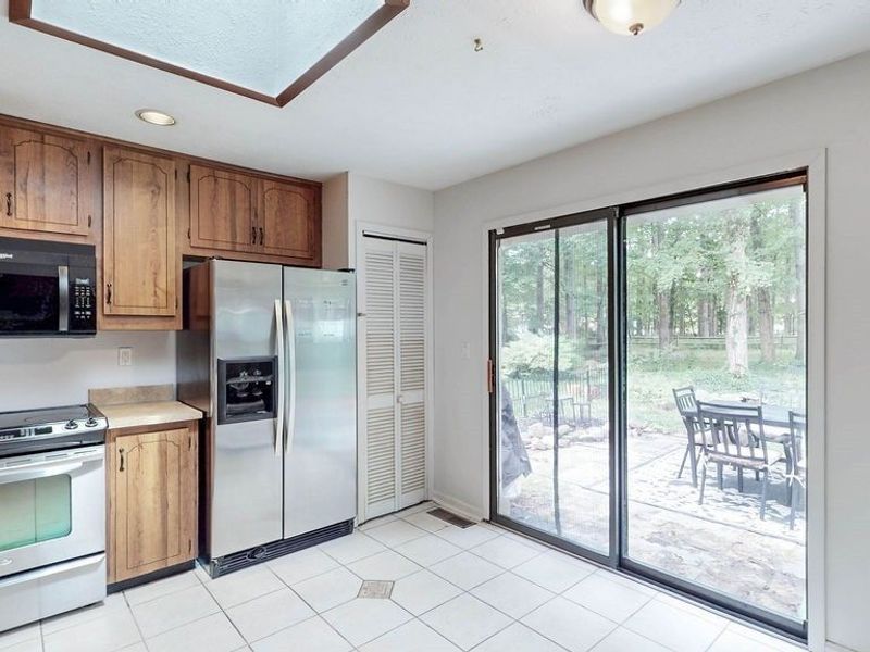 5901 Hawthorne Hollow, North Ridgeville, OH 44039 Photo 9